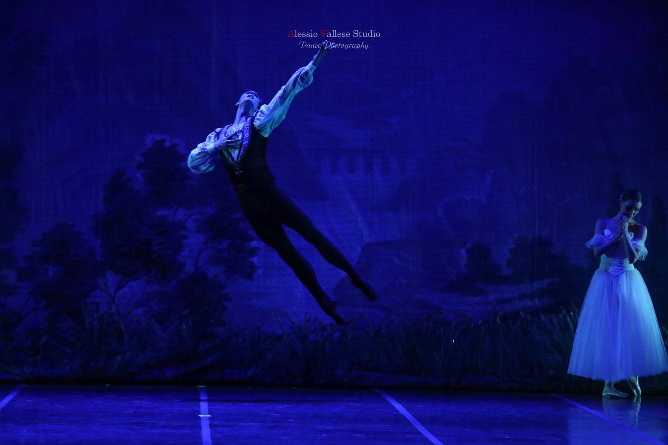 <p><em>"Il balletto cambia"</em></p><p><em><a href="https://video.sky.it/news/cronaca/video/kiev-censura-il-lago-dei-cigni-il-balletto-cambia-742717" target="_blank" rel="noopener">Servizio Sky video </a></em></p>