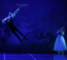 <p><em>"Il balletto cambia"</em></p><p><em><a href="https://video.sky.it/news/cronaca/video/kiev-censura-il-lago-dei-cigni-il-balletto-cambia-742717" target="_blank" rel="noopener">Servizio Sky video </a></em></p>